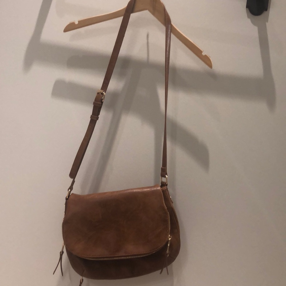 Crossbody purse.